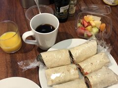 朝食は昨日カイルア・コナのターゲットとワイコロア・ヴィレッジのKTAスーパーマーケットで買った食材でタコスを！
