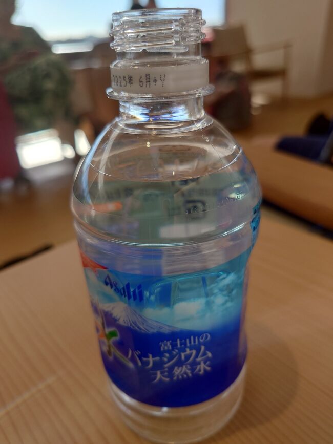 受付に言うとペットボトルの水をくれます。
