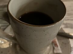 コーヒー紅茶は必ずつきました。
1時間半ほどしてホテルに帰りました。
この日、お昼ごろから「のどが痛い」と言っていた友人が部屋に戻ると「ふわふわする」と。体温計もないので、とりあえずさっさと寝ることにしました。一晩寝て回復することを祈ります。
この日は10600歩程度歩いていました。