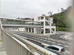 沖縄高速を北上し、1時間半位で許田インターでおり、まずは道の駅許田で休憩と、お安い美ら海水族館のチケットを購入しようと立ち寄りましたが、台風の影響で営業していません。ガクッ！！

かなり長い台風だったので、これからの計画がどうなるのか不安～。もしもコンビニにも何も飲食物がないとこまるので、カップラーメンだけは持って来た。