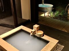 まだ暗いうちから朝風呂三昧です。