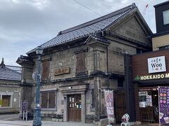 小樽市指定歴史的建造物　第８５号【旧北海雑穀株式会社】
この辺りから好みの渋い建築物がズラリ。