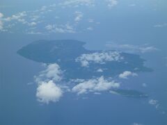 帰り際に見えたこちらの島。ロタ島です。

雲が少なくクッキリ見えました。
