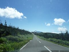 あまりにお天気が良いので、前日の景色を見直そうと、国道23号線
八幡平アスビーテラインを岩手方面へ、ちょっとだけ引き返してみました。
絶景が続きます。この景色が本物なんだ、八幡平付近の絶景が続きます。