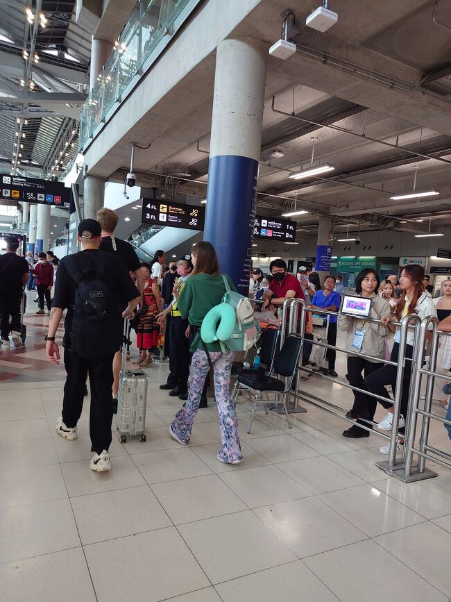 スワンナプーム国際空港でもエクスチェンジをしましたが、空港ではしては駄目です。日本円が安すぎます。