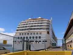 乗船しているとなかなか船を外から撮る機会がないのですよね。
後ろからですがせっかくなので港で一枚撮りました。