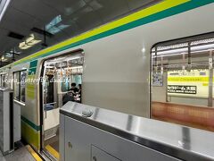 京セラドーム大阪の最寄り駅の1つ
大阪メトロ鶴見緑地線ドーム前千代崎駅前に到着！
2号車3番ドアの前にエスカレーターがあります。