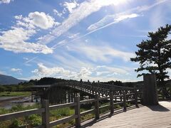 最後の立ち寄りスポットは鶴の舞橋。
結構長い橋なのに無料で渡らせてくれるなんてすごい！

ピクニックとかしたら良さそうな場所でした。
