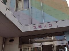 駅から近くの「虹のマート」という市場に行ってみました。