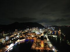 門司港レトロ展望台31階から見た夜景


よく見ると宿泊先のホテルも目の前にあります