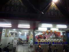 「Restoran Sederhana」で夕食をいただきました。