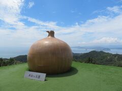 外にある巨大玉葱オブジェ＃おっ玉葱
タイミング良かったのかすぐ撮れたのでここでみんなで写真撮りました！＼(^o^)／