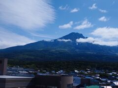 翌朝、利尻富士をパシャリ　今日は山のてっぺんが見れました
