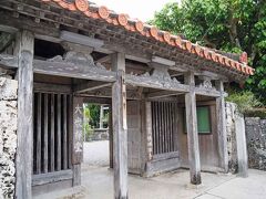 八重山列島で最古の仏教寺院だという「桃林寺」へ。