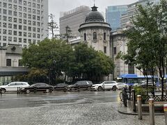 地上は大雨、ただ風はさほどでもない