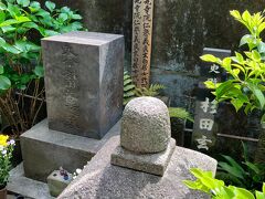 杉田玄白のお墓。意外と小さい！こちらのお寺に眠っています。