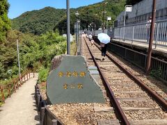 以前の鉄橋があった線路は、「空の駅」として残っています。