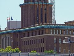 「キングの塔」と呼ばれる神奈川県庁舎の塔は「修養塔」と呼ばれ、横浜港の守り神である伊勢山皇大神宮の分霊が祀られていたと聞いたことがあります。この時は残りの「ジャックの塔」である横浜市開港記念会館の塔は見えませんでした。