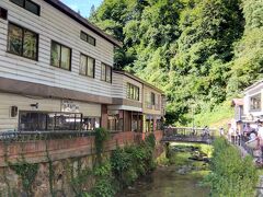 牛タンを堪能し、銀山温泉へ。