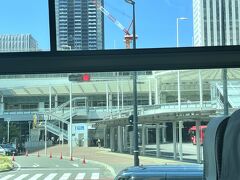 空港から広島駅まではリムジンバス一択。
満員の中、50分かけて到着。
空港で乗車を断られた方もいたので早めがいいみたい。

帰りのバスで気づいたのだけれども、
往復で乗るなら往復チケット購入の方がペットボトル一本分以上の料金が浮く。
もちろんSuicaも利用可。いつものクセでつい楽を選びがちになるけど、
ここでは現金払いがいい。