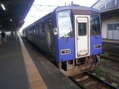  加茂行きのディーゼルカーは2両編成で、こちらもほぼ座席がうまるほどの盛況ぶりです。