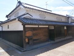 旧上田家も県指定文化財に指定されています。上田家は肥料等の商いをおこなっていた商家で、建物は1805年に再建されたものです。