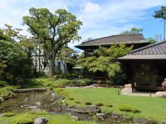 山県有朋が建てた無鄰菴。和館は意外と質素で、蔵の様な洋館もあります。観覧するには事前予約が必要ですが、当日でも予約できました