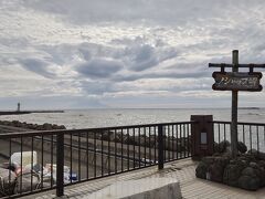 稚内での２番めの観光箇所は、「ノシャップ岬（野寒布岬）」です。
この場所から天気が良ければ利尻山か見えるのですが、残念ながら今日はダメでした。
３日間のうち、どこかで利尻山の全景が見えれば良しとしましょう。
