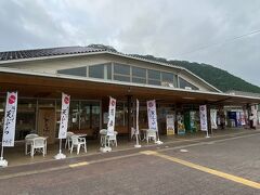 　三原久井インターチェンジを降りて、しばらく行くと道の駅クロス ロードみつぎがあり、ここに立ち寄ってみました。しかしながら、朝早かったので、まだ店舗は閉まっていました。