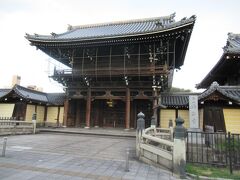 七条通りを超えてあったのが興正寺。真宗十派のひとつの真宗興正派の本山