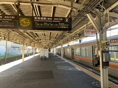 沼津11時10分着。接続列車は11時14分発島田ゆき。
これも数分遅れての発車となりました。