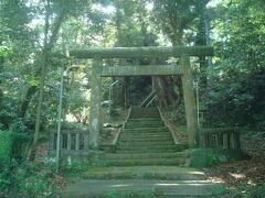 鳥居前に出ました。鹿島神社(湯川神社)です。
