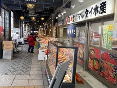 二条市場に来たけど、何も食べずに見るだけで終わりました。