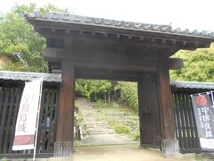 宇和島城上り立ち門です。
南側から城に上ります。