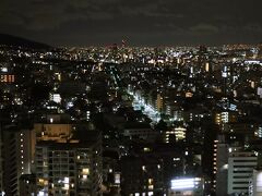 お部屋から眺める神戸の夜景☆彡
キラッキラ*･゜ﾟ･*:.｡..｡..｡.:*･゜ﾟ･*
とは言うものの、お盆休みは、いつもより暗いねぇ～。