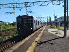 唐津線は久保田駅で分かれるの、ここで乗車予定だった肥前浜行を待ちます。