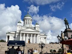 ヘルシンキ大聖堂！青空に真っ白の大聖堂が映えます！