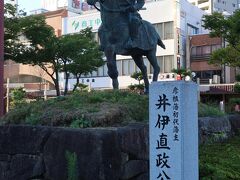彦根駅前には徳川四天王の一人、彦根藩初代藩主 井伊直政の像がありました