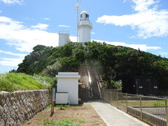 佐田岬灯台に到着です。
駐車場を出発して、なんだかんだで40分ほどかかりました。