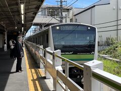 横浜線快速が入線。