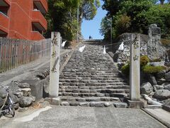 道後温泉駅の東にある湯神社(湯神社)参道です。
御祭神は、大己貴命（おおなむちのみこと）、少彦名命（すくなひこなのみこと）です。
