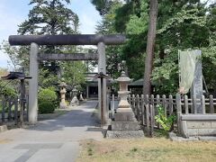 松岬神社です。
明治時代に上杉神社から分祀され、上杉景勝、直江兼続、上杉鷹山、鷹山の弟子などが祀られています。