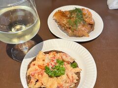 サーモンとザリガニのオープンサンドにしました。ザリガニは薄味のカニのような感じです。