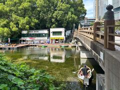 赤坂見附駅からスタート。

地下鉄から地上出たら
えっ? えっ? ( ﾟДﾟ)

いきなりこんな釣り堀。
