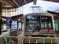 貴船に行く予定で出町柳駅に来ました。
京阪のパンフレットを見ていたら、貴船の先の鞍馬に興味深々。
行先変更！
叡山電車で鞍馬へGO