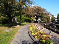 千葉城公園は坪井川沿いにあるこじんまりとした公園です。