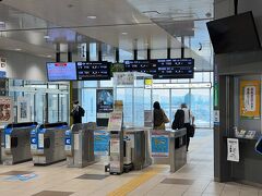 　今回は、高岡駅から出発します。
　いつもの一眼レフカメラで撮影しようとしたら、ＳＤカードがいっぱいになっていました。駅のコンビニではＳＤカードは売っていませんでした。
　ＳＤカードを手に入れるまではスマホのみで撮影します。