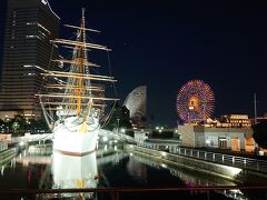 横浜臨港パークでのイベント「盆踊り大会」へ向かってます。
「帆船日本丸」のライトアップが鮮やか。