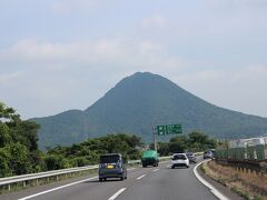 6月28日(水)
朝9時過ぎ～名神高速道路を東へ、近江富士を眺めました・・
