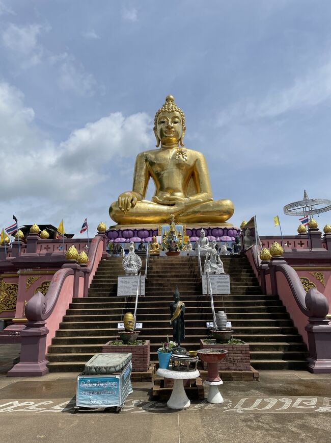 立派な大仏さま。<br />太陽の光もあり、さらに眩しい。目がシバシバしました。